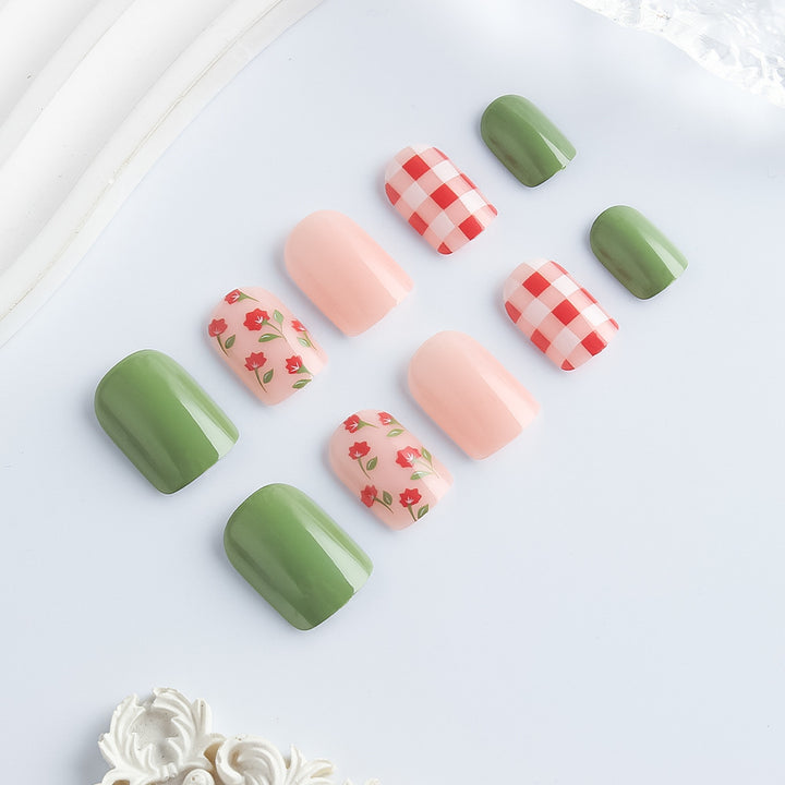 Kreatives floral Design Press-On Nagelkunst Karnz