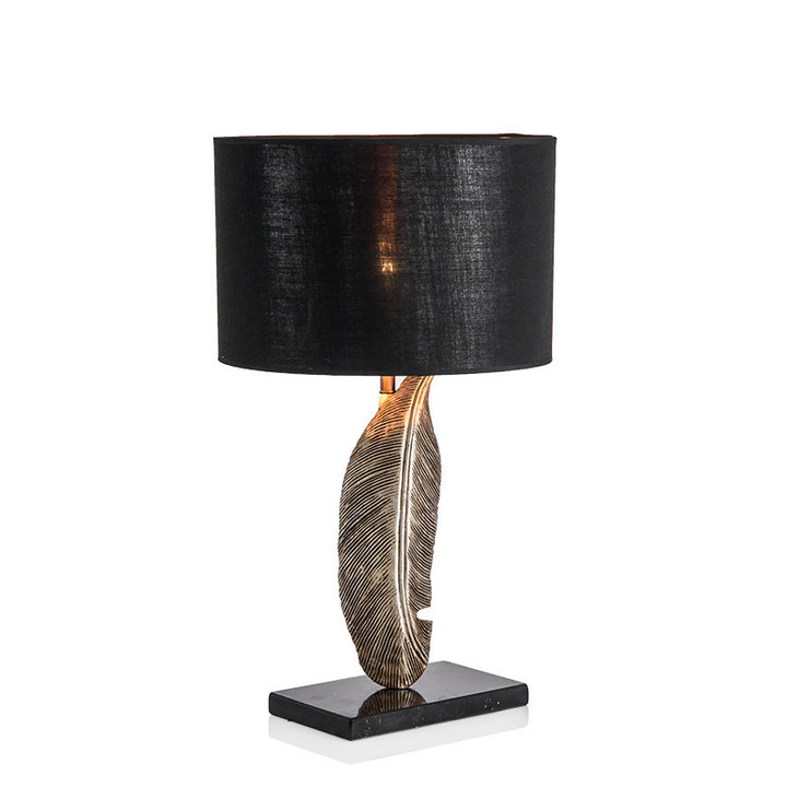 Stehlampe mit modernem Holz- und Metalldesign