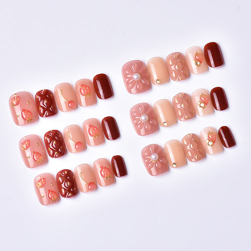 Erdbeer-inspirierte dekorative Press-On-Nagelkunst Set