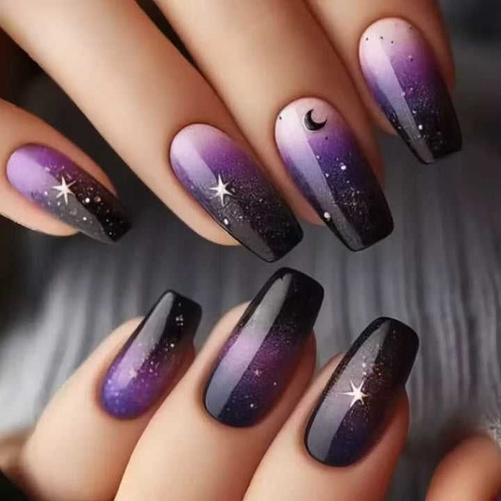 Glamouröse Kunstnägel mit Sternenhimmel-Design Karnz