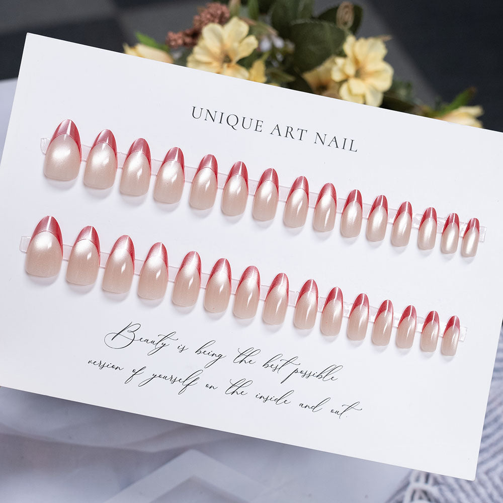 Vielseitiges Press-On-Nagelset mit einzigartigen Kunstdesigns