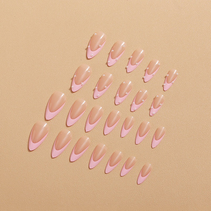 Kunstnagelset mit glamourösen 3D-Verzierungen und elegantem Desig Karnz