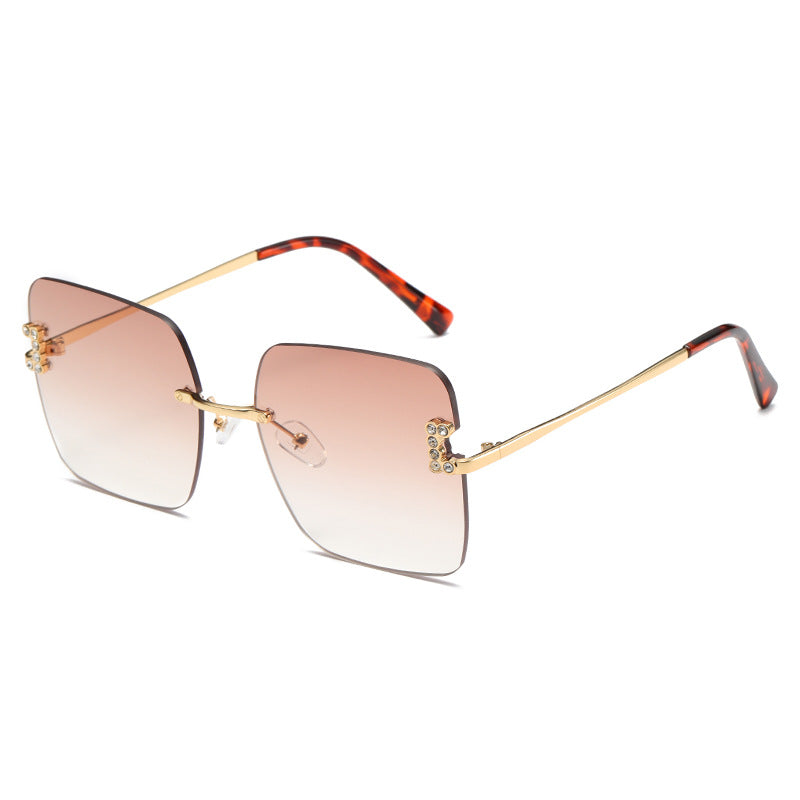 Damen modische quadratische Sonnenbrille mit zarten Designdetails Karnz