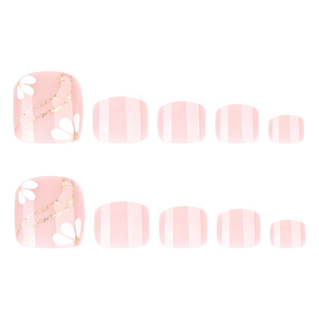 Fußnagelkunst mit eleganten blühenden Designs und Glitzerakzenten Karnz