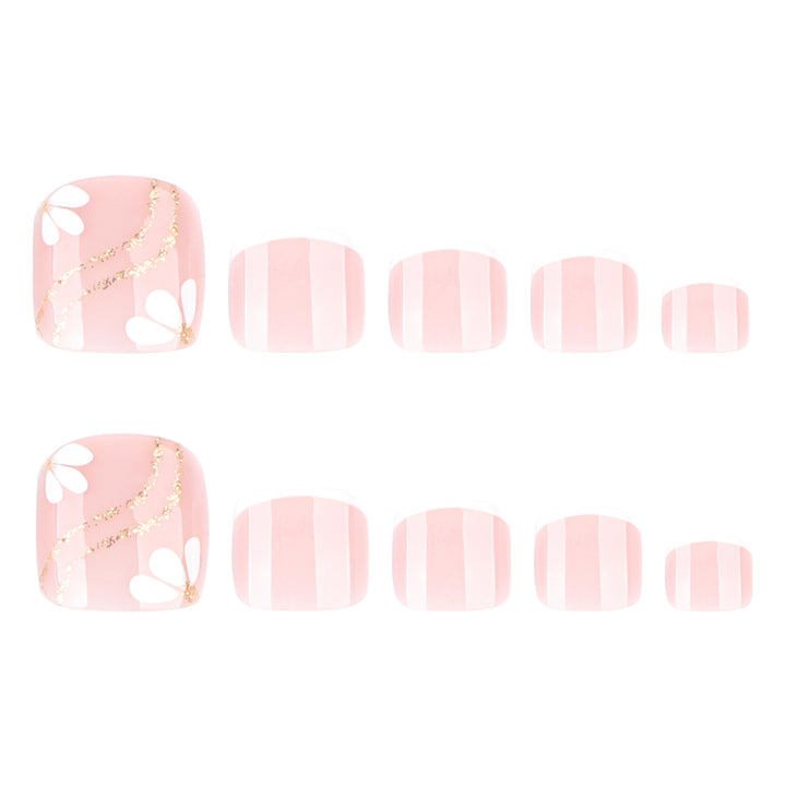 Fußnagelkunst mit eleganten blühenden Designs und Glitzerakzenten Karnz
