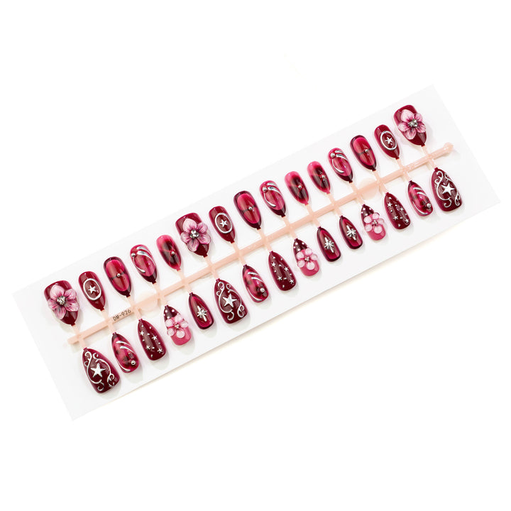 Dekoratives Florales Nageldesign