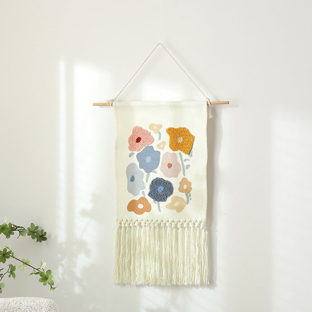 Wandbehang aus gewebter Baumwolle mit Punch-Needle Blumenrelief und Fransen Karnz
