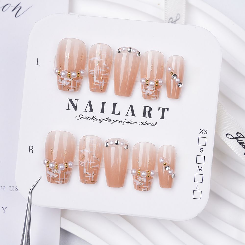 Künstlerisches Stiletto Press-On Nagelset mit floralem Schmuck Karnz