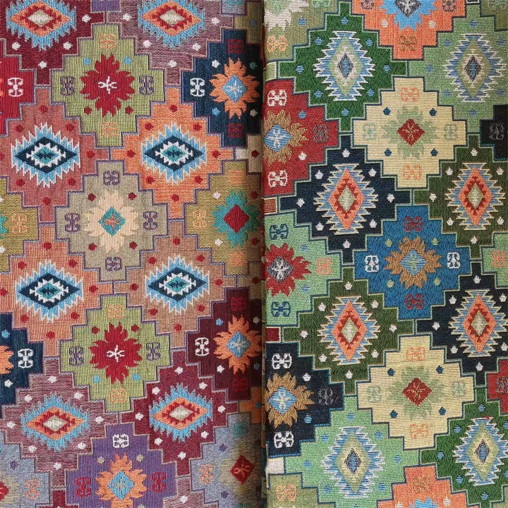 Geometrisch gemusterter dekorativer Wandteppich