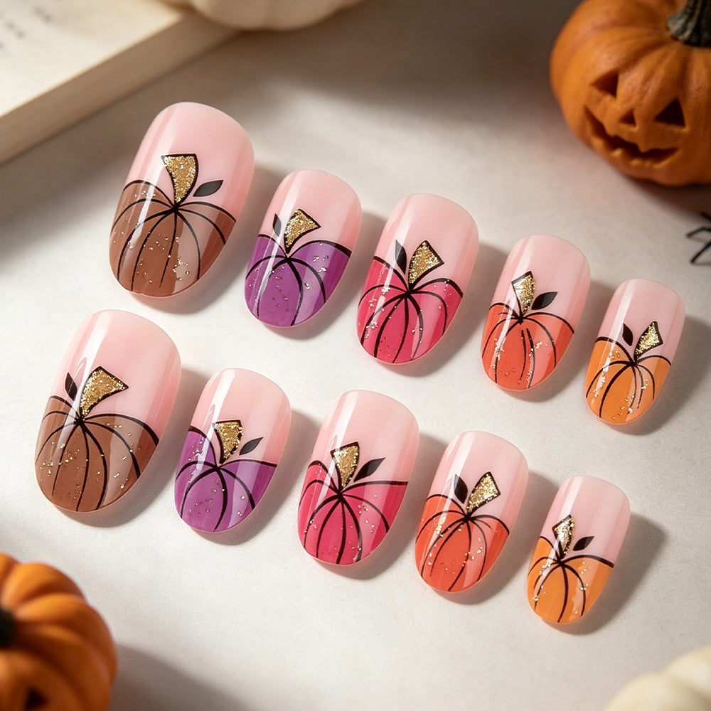 Künstlerisches Press-On Nagelkunst Set mit Kürbisdesign Karnz