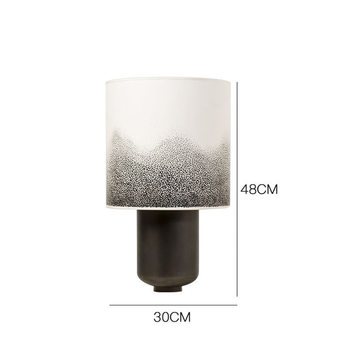 Moderne Tischlampe mit strukturiertem Schirm