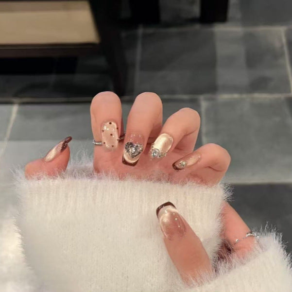 Glamouröses Press-On Nagelart Set mit Herz- und Punktemuster
