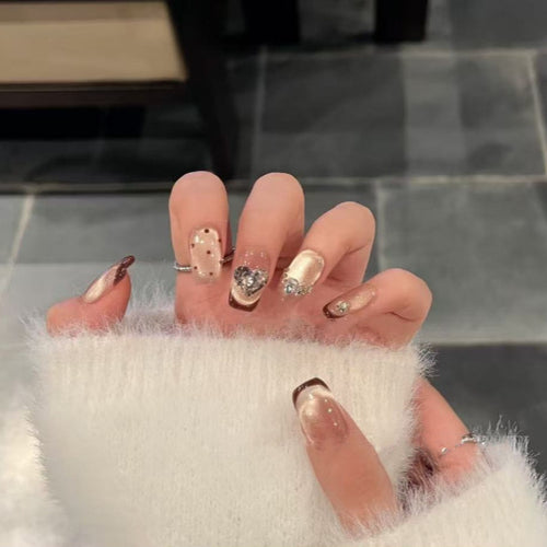 Glamouröses Press-On Nagelart Set mit Herz- und Punktemuster