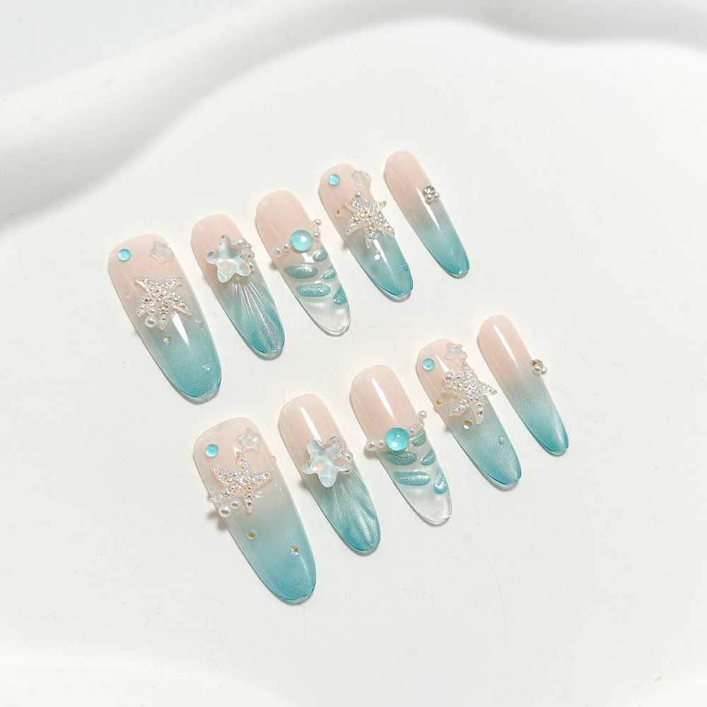 Kunstnägel mit Glitzerndem Sommerdesign Karnz