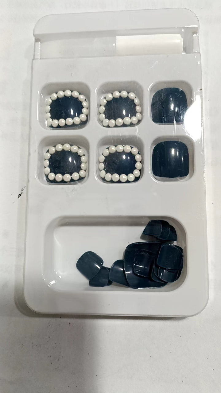 Dekorativer Druck-Nagel-Set mit Perlenakzenten Karnz