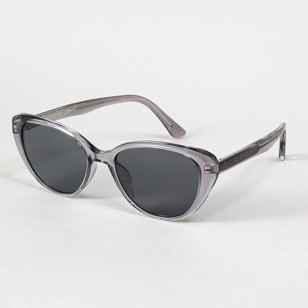 Damen moderne Sonnenbrille mit klassischem Schwung Karnz