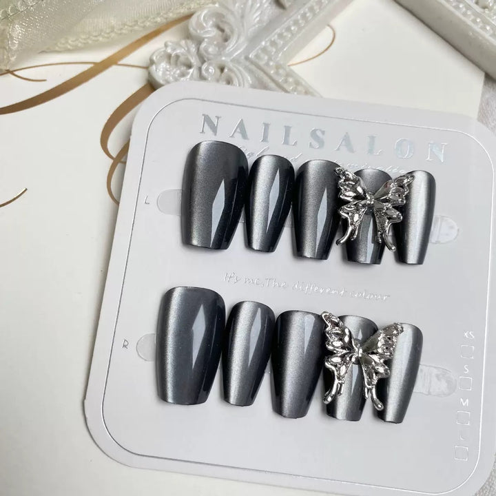 Dekorative Press-On Nagelset mit Schmetterlingsakzenten