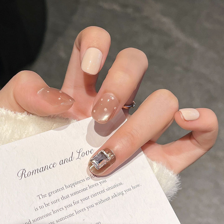 Elegantes Press-On Nagelkunst-Set Karnz