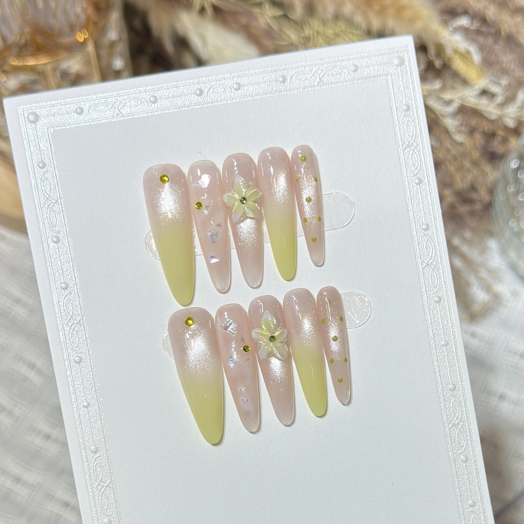 Floral Design Press-On Nails Set