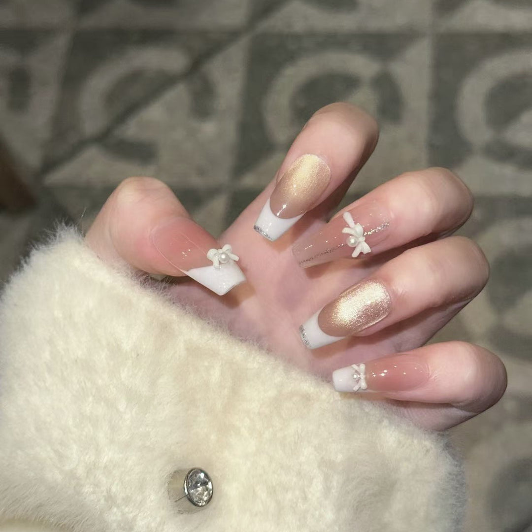 Elegantes wiederverwendbares Press-On-Nagelkunst-Set mit Perlen- und Glitzerakzenten Karnz