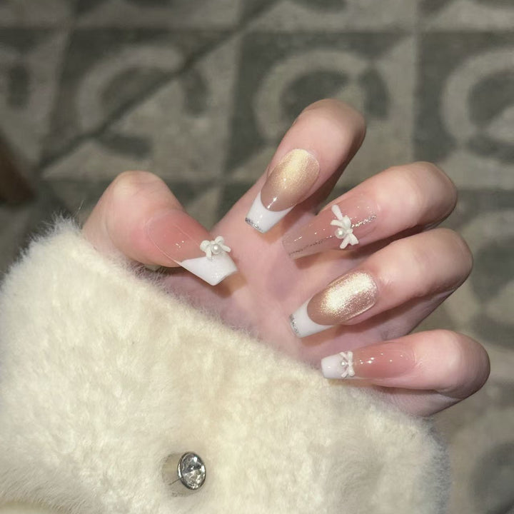 Elegantes wiederverwendbares Press-On-Nagelkunst-Set mit Perlen- und Glitzerakzenten Karnz