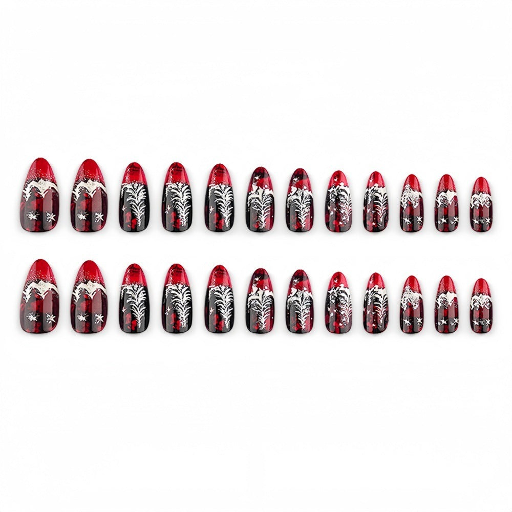 Kunstnägel im festlichen Weihnachtsdesign mit elegantem Glitzer Karnz