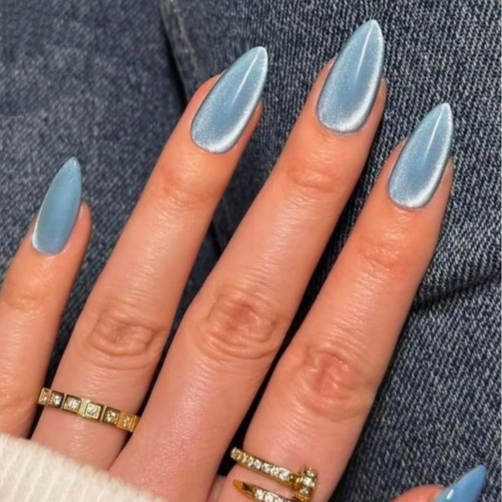 Kunstnägel mit Schimmerndem Metallic-Finish Karnz