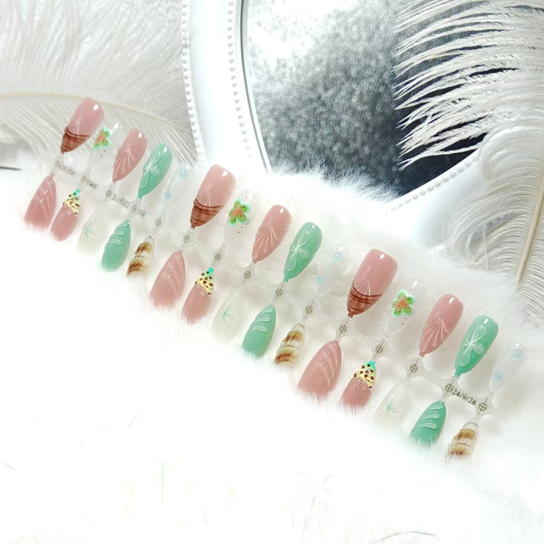Kunstnägel mit Elegantem 3D Blüten- und Farbverlauf-Design Karnz