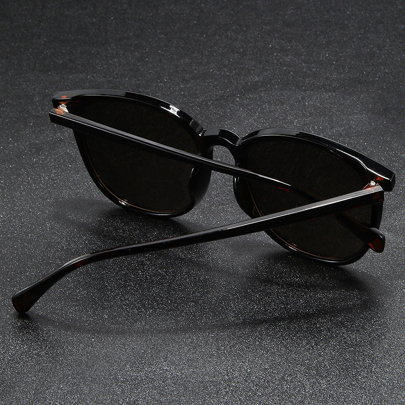 Damen modische Sonnenbrille im einzigartigen Design mit UV-Schutz Karnz