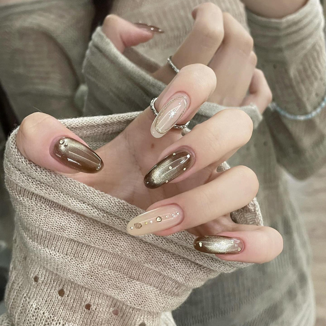 Kunstnägel mit Glitzer- und Sternendesign Karnz