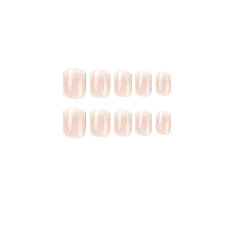 Elegante Nagelkunst im natürlichen Ombre-Stil Karnz