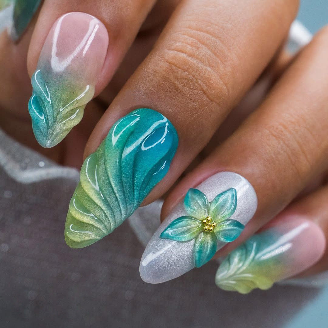 Kunstnägel mit Elegantem Blüten-Design und Farbverlauf Karnz