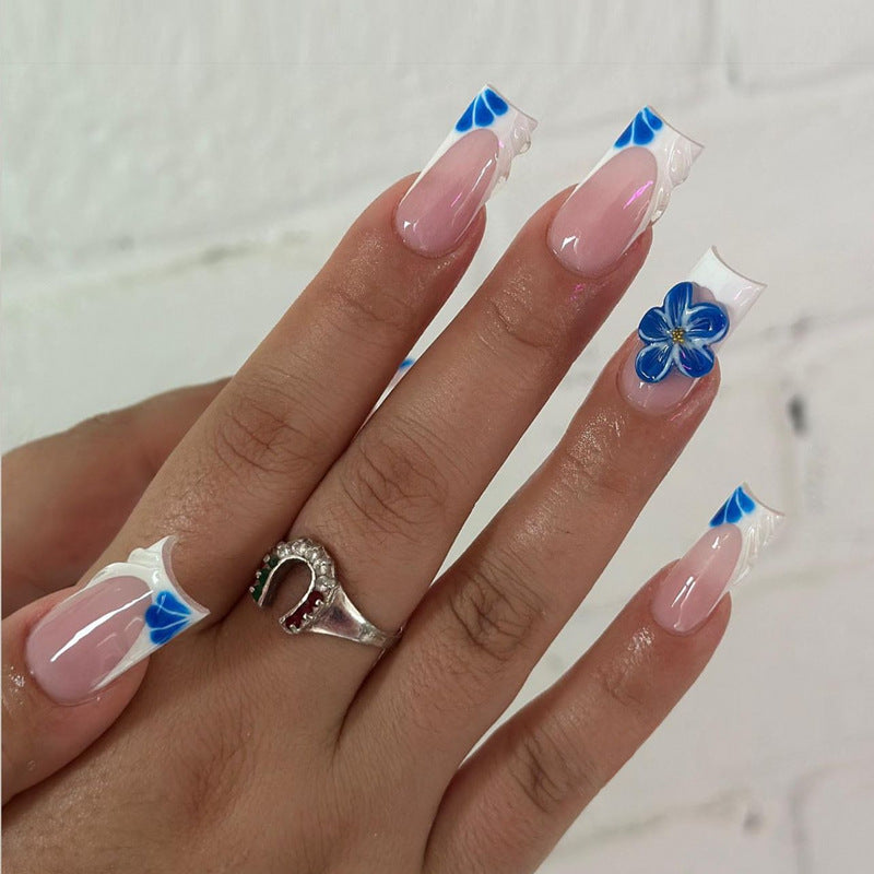 Dekoratives Blumennagelset zum Aufkleben Karnz