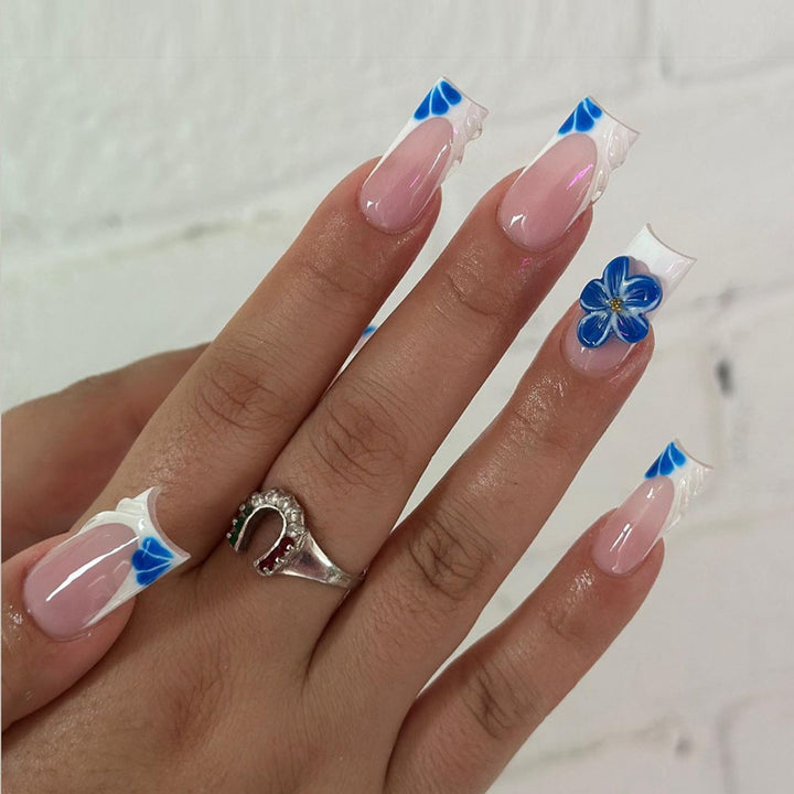 Dekoratives Blumennagelset zum Aufkleben Karnz