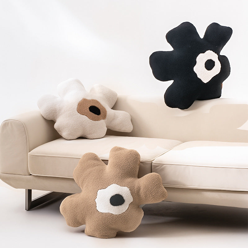 Kuscheliges Dekoratives Plüschkissen in organischer Blumenform mit Tufting-Mittelpunkt Karnz