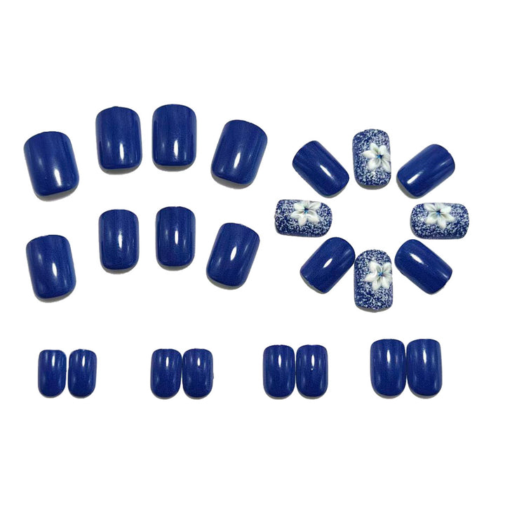 Kunstnägel Im Eleganten Glitzer-Design mit Floralen Verzierungen Karnz