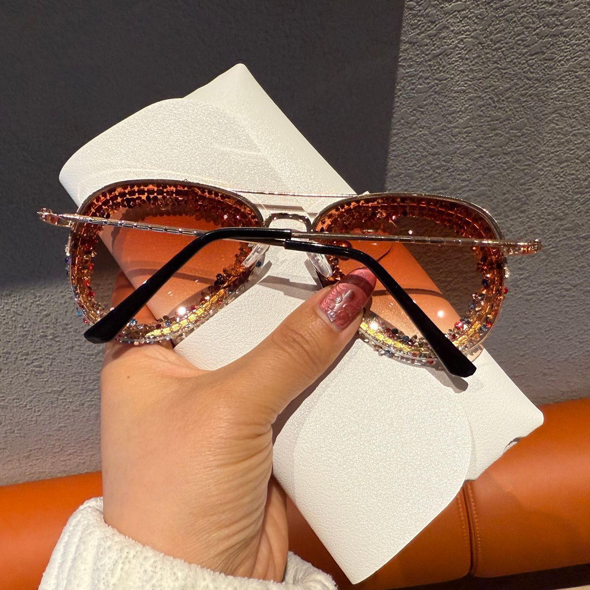 Damen Sonnenbrille mit extravagantem Strassrahmen Karnz
