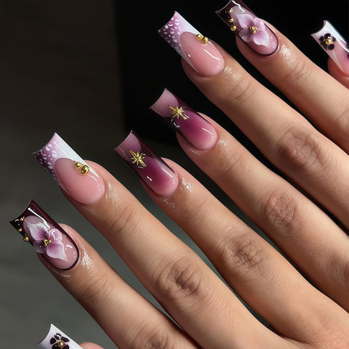Künstlerisches Acryl-Nageldesign-Set mit floralen und goldenen Akzenten Karnz
