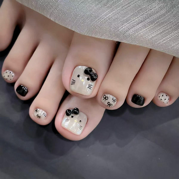 Kunstvolle Fußnagelkunst mit niedlichem Tierdesign Karnz