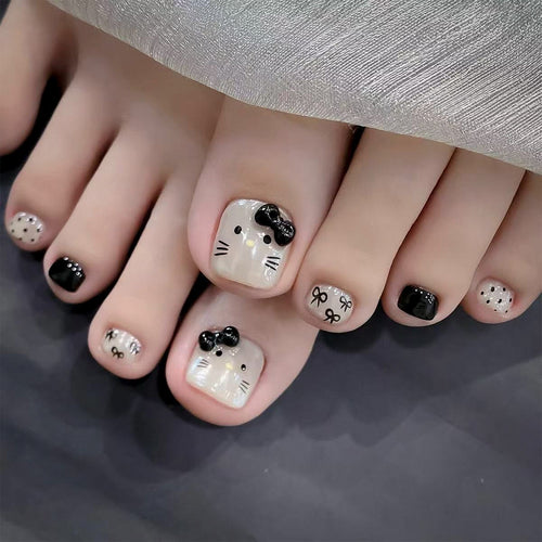 Kunstvolle Fußnagelkunst mit niedlichem Tierdesign Karnz