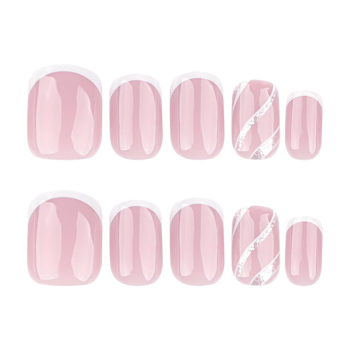 Elegante Nagelkunst mit glitzerndem French-Tip Karnz