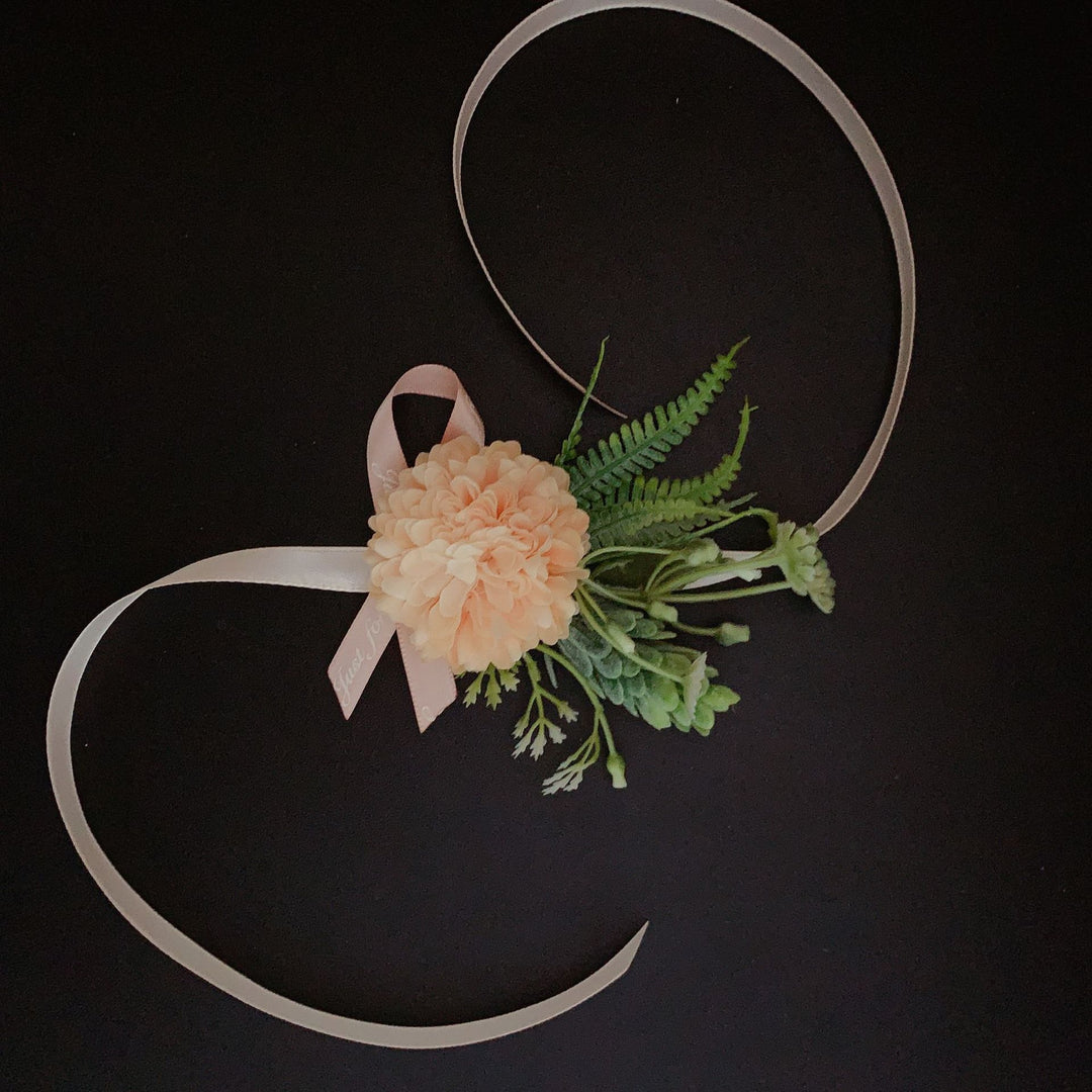 Faux Floral Korsage mit Band