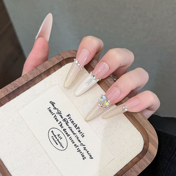 Elegante dekorative Press-On Nail Set Karnz