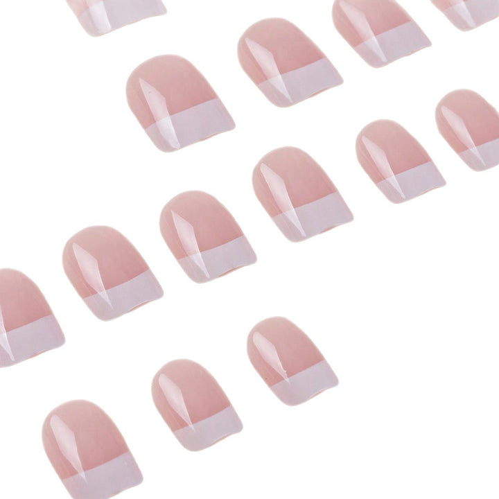Klassisches French Tip Nagelset Karnz