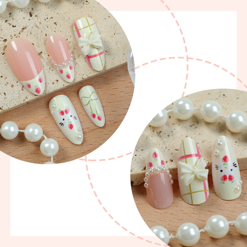 Dekoratives Press-On-Nagelset mit floralen und fantasievollen Designs Karnz