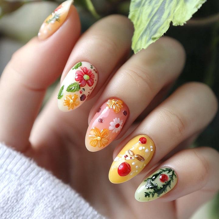 Kunstvolle Nail Art mit floralen Motiven Karnz