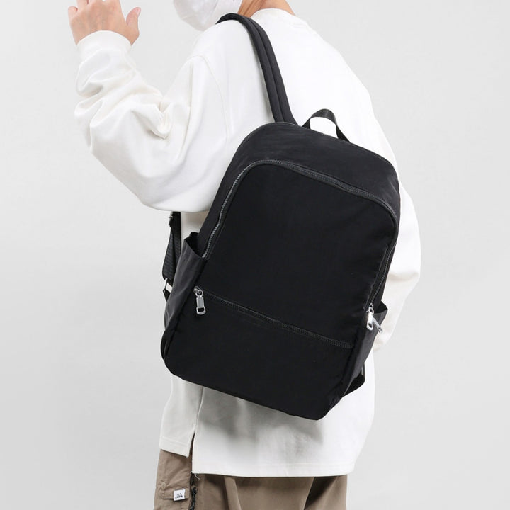 Minimalistischer Rucksack für Reisen