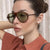 Damen stilvolle Sonnenbrille im aerodynamischen Design Karnz