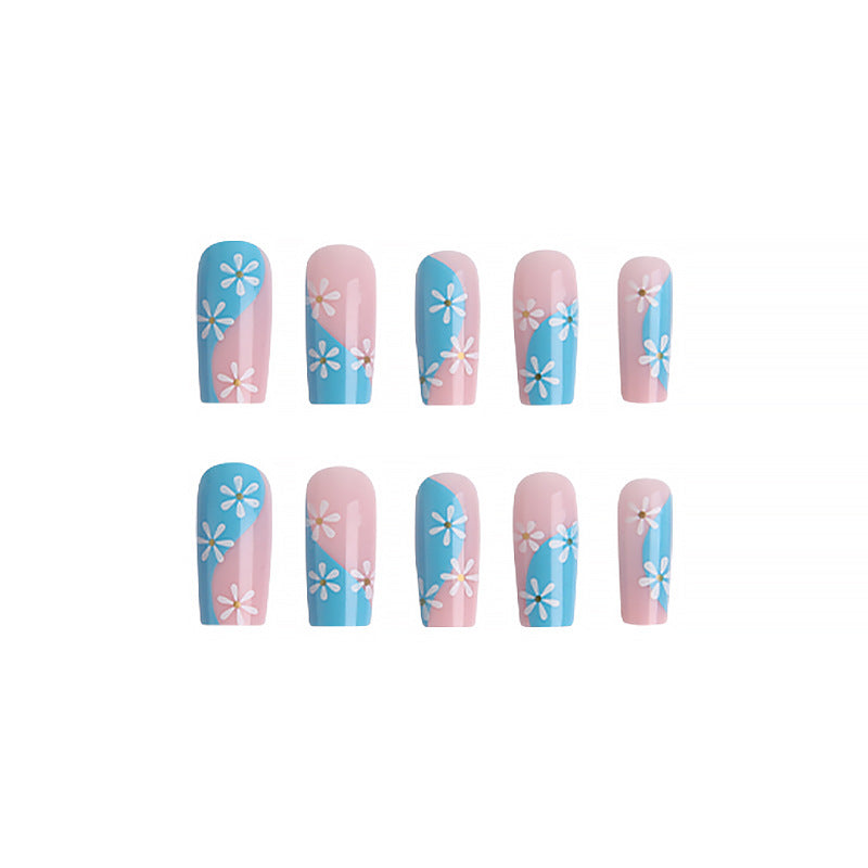 Kunstnägel mit zartem Blumen-Design Karnz