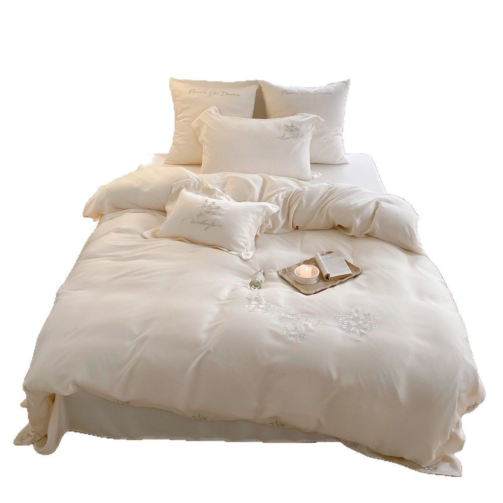 Elegante Satin-Bettgarnitur mit floraler Reliefstickerei und feiner Paspel
